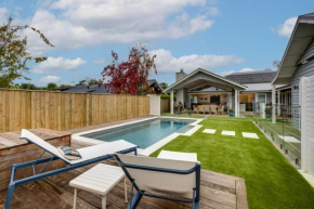 Modern Deluxe - Havelock North Holiday Home